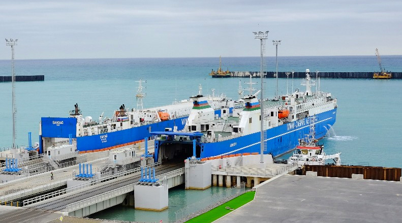 Запущена новая паромная линия в морском порту Курык, построенном по проекту Морстройтехнологии